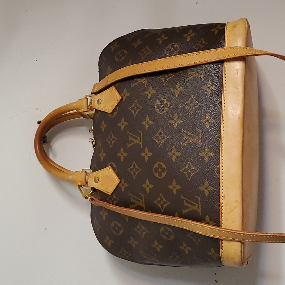 Louis Vuitton Handbag-